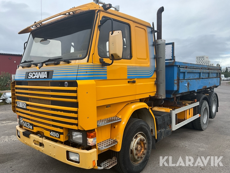 Lastbil Scania R143 HL6X2 42 med bergflak 
