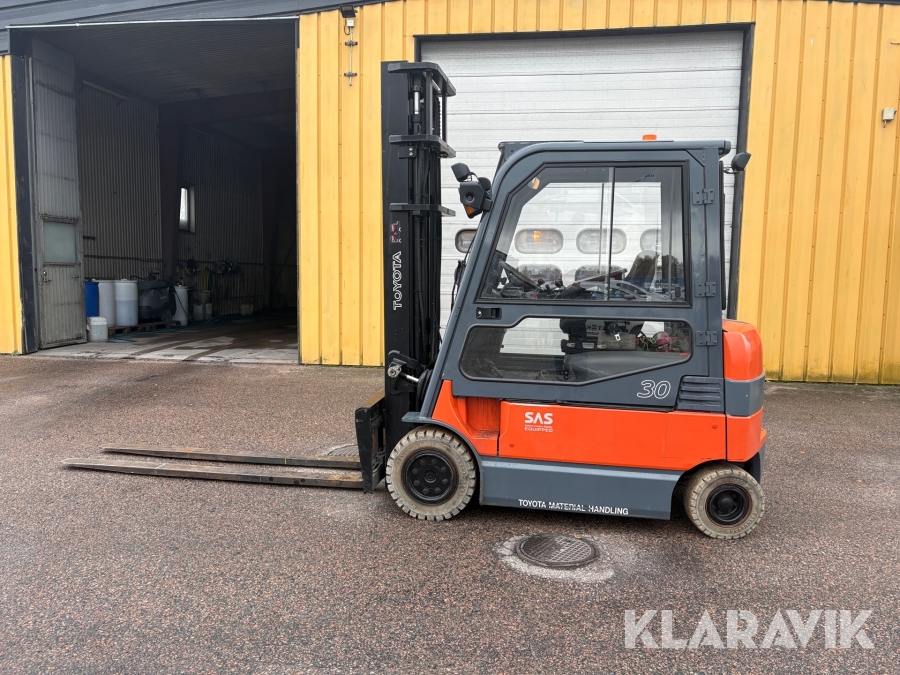 Motviktstruck Toyota 7FBMF30 med långgafflar