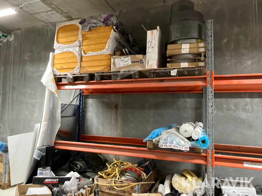 Byggvaror, spik med mera. Stort Parti