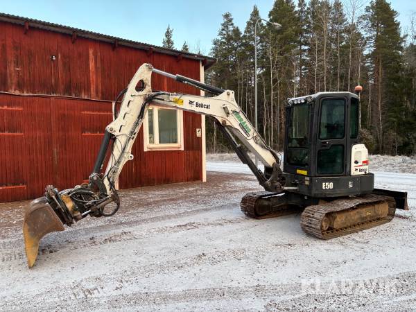 Grävmaskin Bobcat E50 med redskap