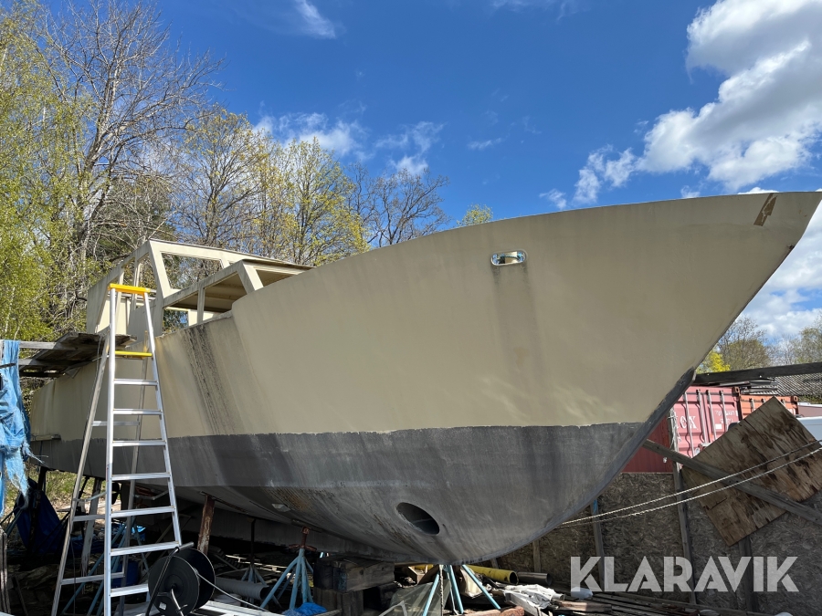 Båt stålskrov Ca 12 x 4 m