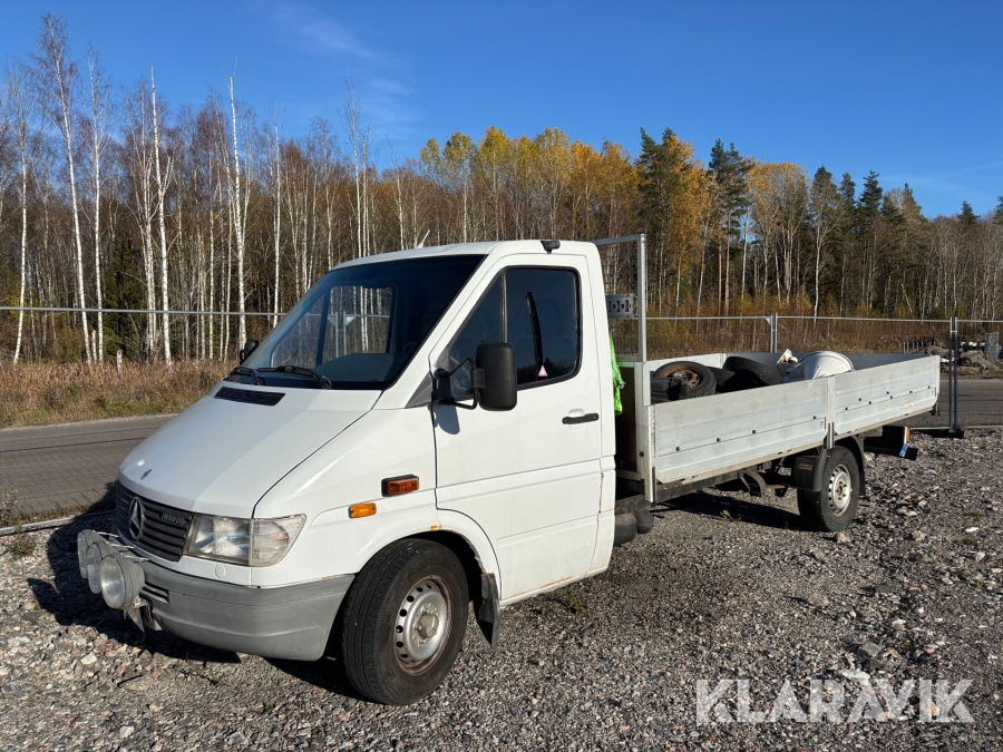Flakbil Mercedes-Benz Sprinter 308 D 79 hk