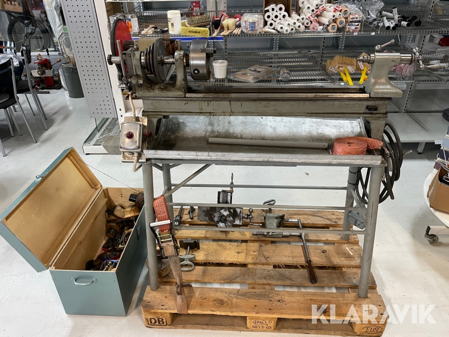 Svarv med mycket tillbehör