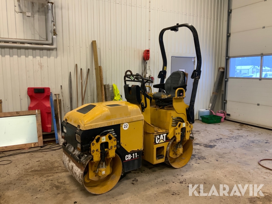 Vält Caterpillar CB-114 för asfalt / grus