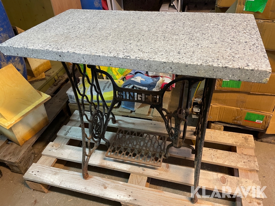 Symaskinsunderrede/hallbord/ trädgårdsbord