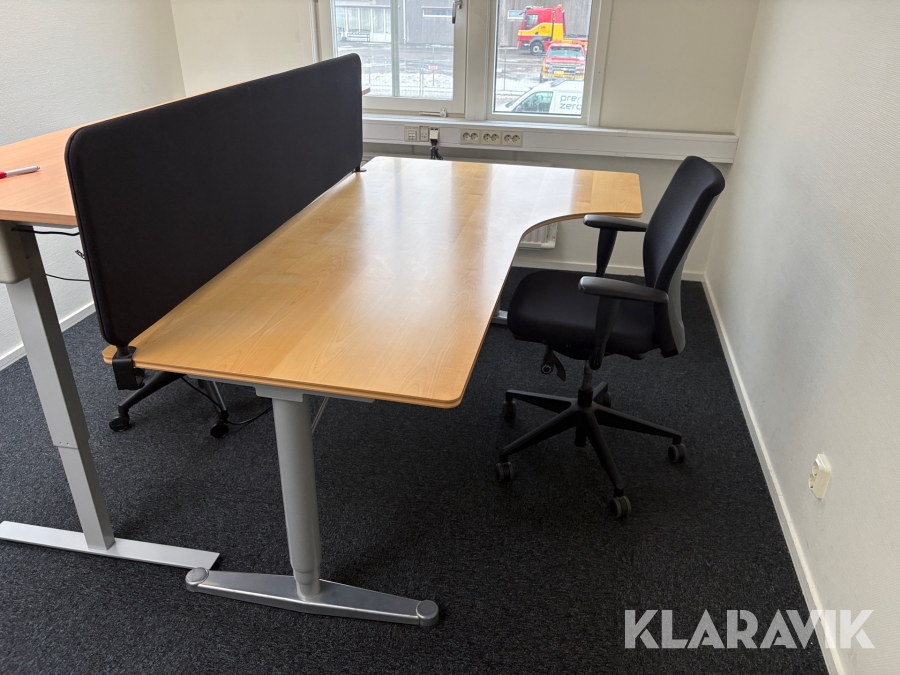 Skrivbord höj / sänkbart med kontorsstol