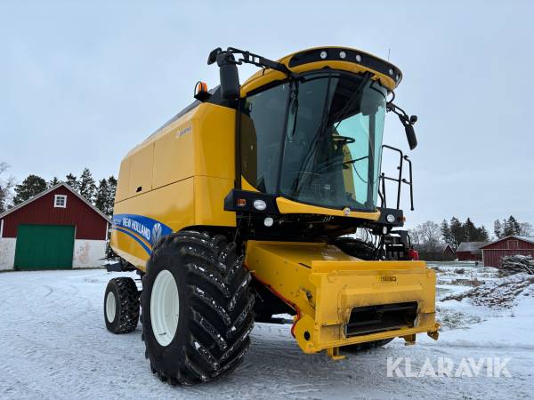 Skördetröska New Holland Tc5.90 389 Combine