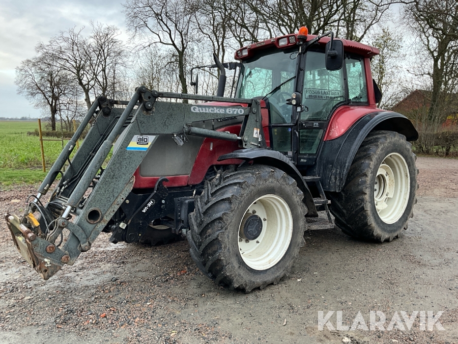Traktor Valtra M150 med frontlyft och lastare