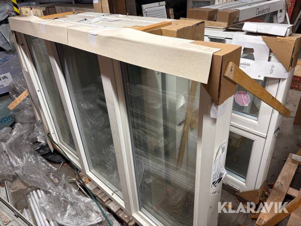 Parti med fönster och glasdörr Svenska fönster