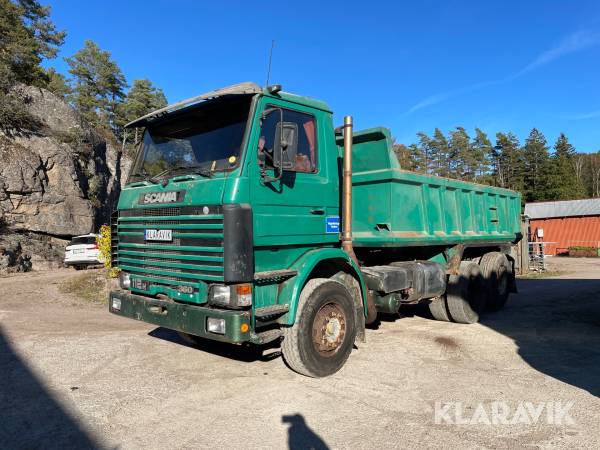 Lastbil Scania R112H6x2 med kran