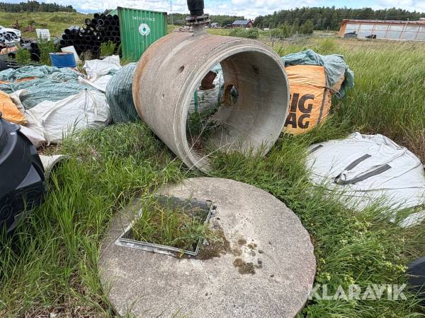 Betongbrunn med lock