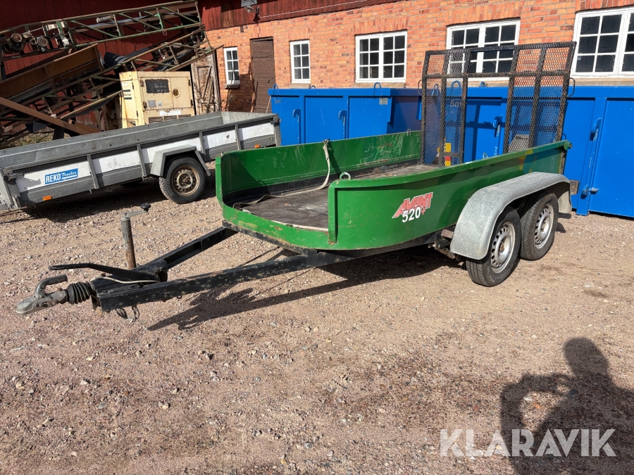 Maskinsläp med lastramp