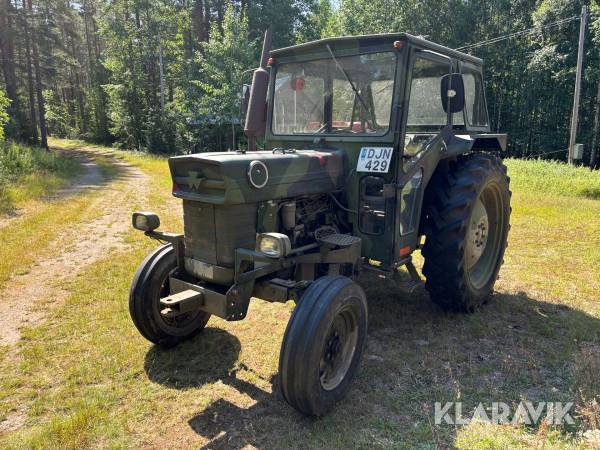 Veterantraktor Massey Ferguson MF188 med 4 vagnar