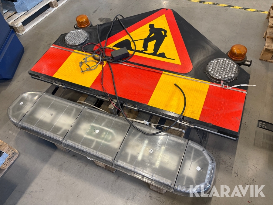 Vägarbetesskylt med blixtljusramp dubbelsidig