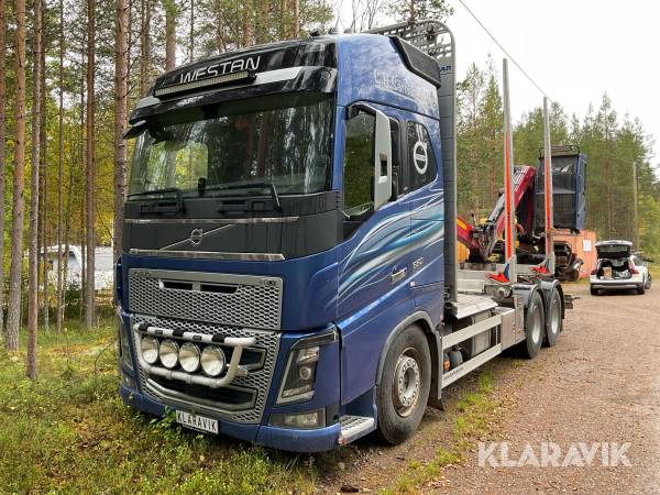 Timmerbil Volvo FH16 med släp