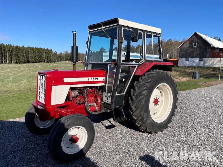 Traktor International 674, Årjäng, Klaravik auktioner