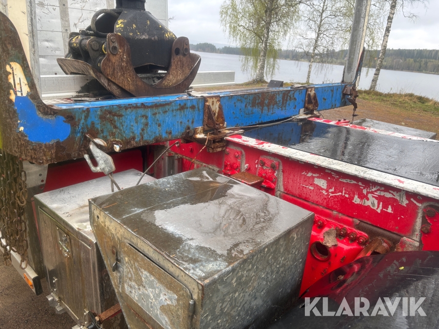 Timmerbil Scania 164G med kran