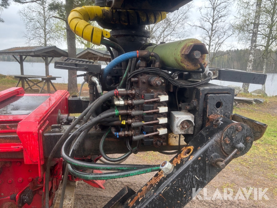 Timmerbil Scania 164G med kran