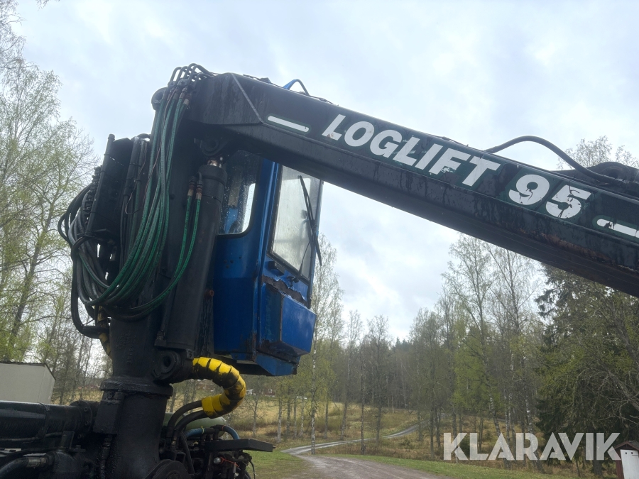 Timmerbil Scania 164G med kran