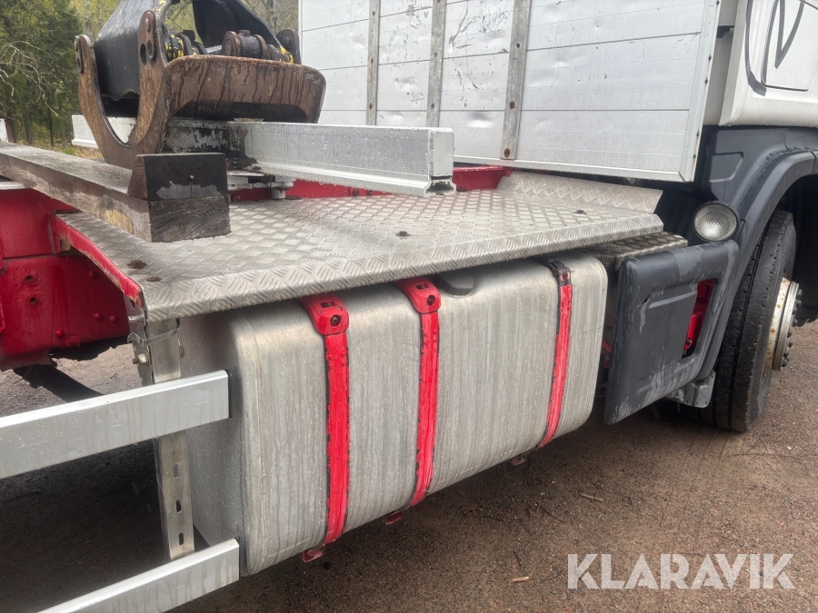 Timmerbil Scania 164G med kran