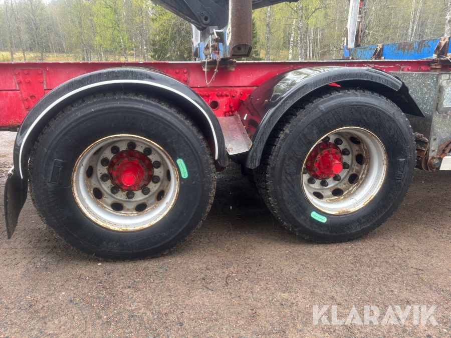 Timmerbil Scania 164G med kran