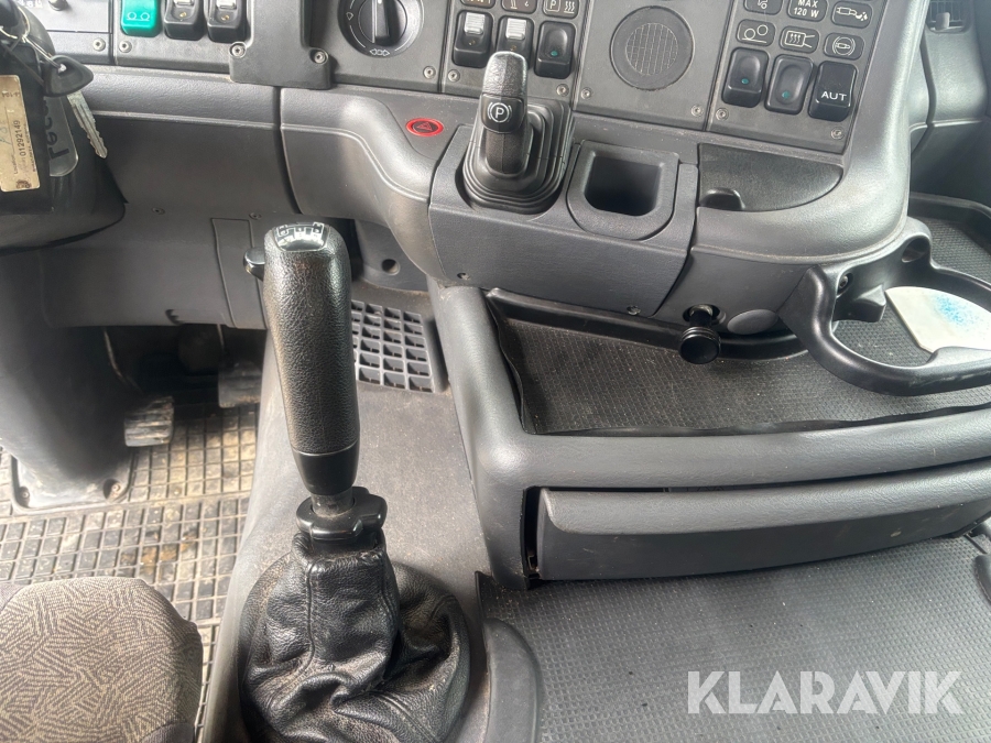 Timmerbil Scania 164G med kran