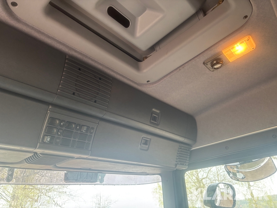 Timmerbil Scania 164G med kran