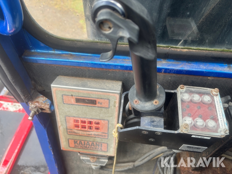 Timmerbil Scania 164G med kran