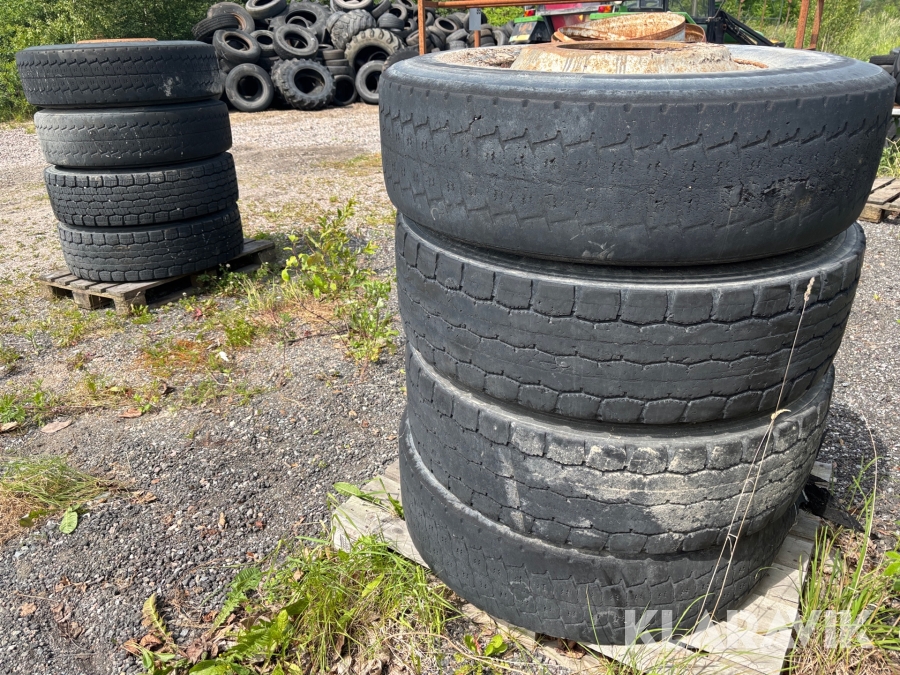 Lastbilsfälgar 8st med däck