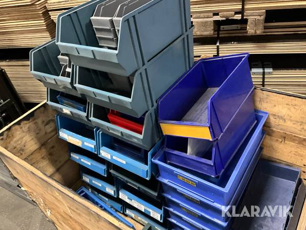 Plastlådor blandade storlekar