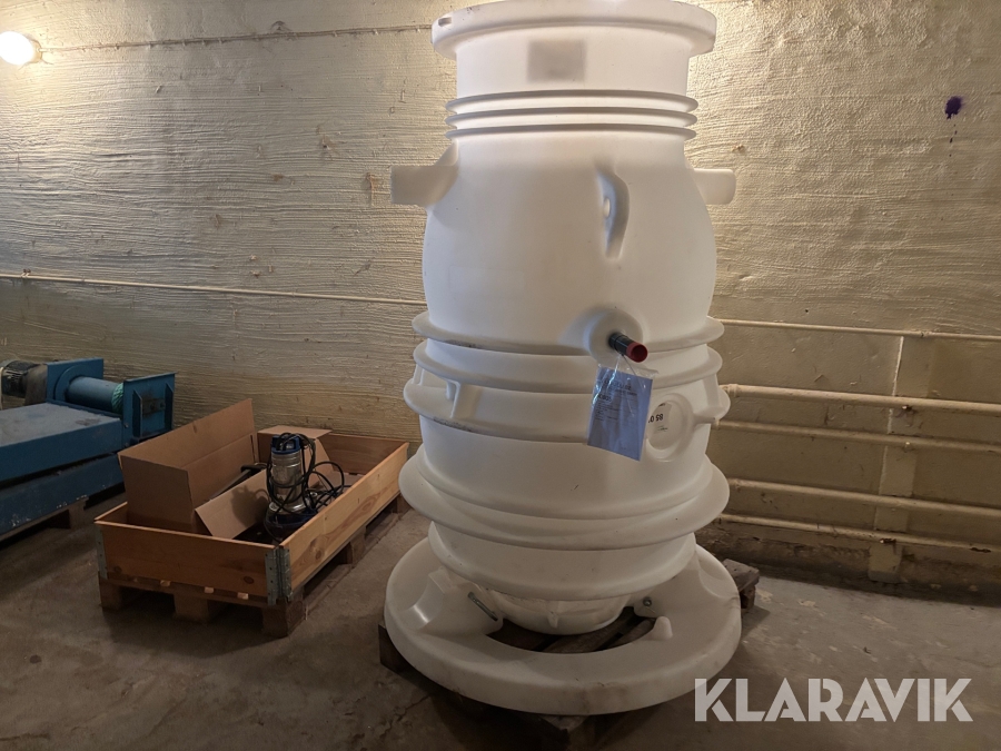 Avloppstank Flygt med pump