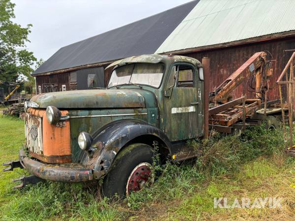 Veteranlastbil Volvo 495 Titan med kran