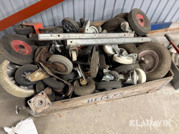 Pall med diverse hjul till kärror