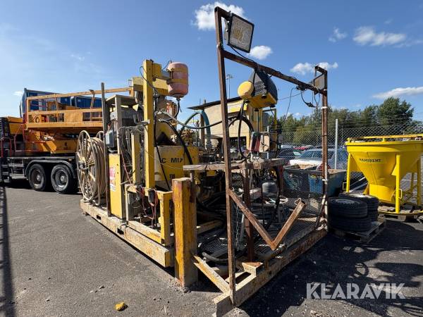 Injekteringsanläggning Atlas Copco Unigrout på lastväxlaram