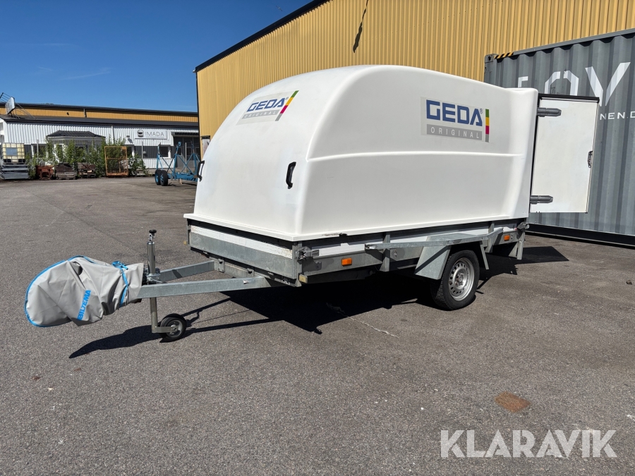 Personbilssläp Sävsjösläpet VV-SL-0093 med GEDA lyft