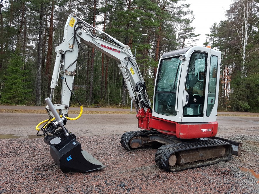 Grävmaskin Takeuchi TB 138 FR med tiltrotator