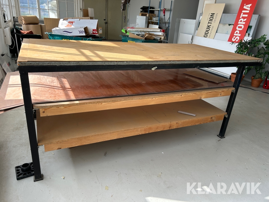 Arbetsbord på stålram