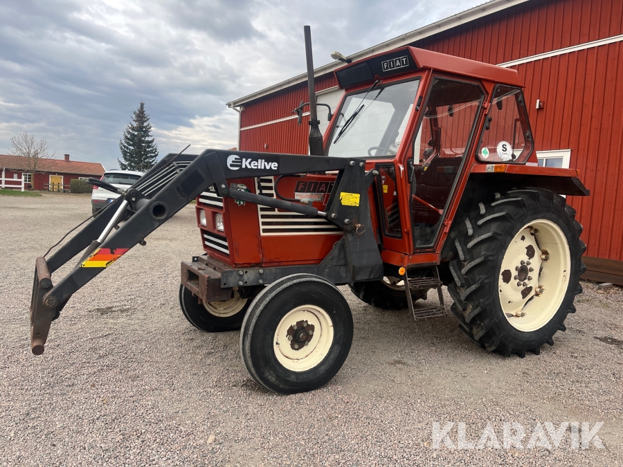Traktor med lastare Fiat 580 2 WD