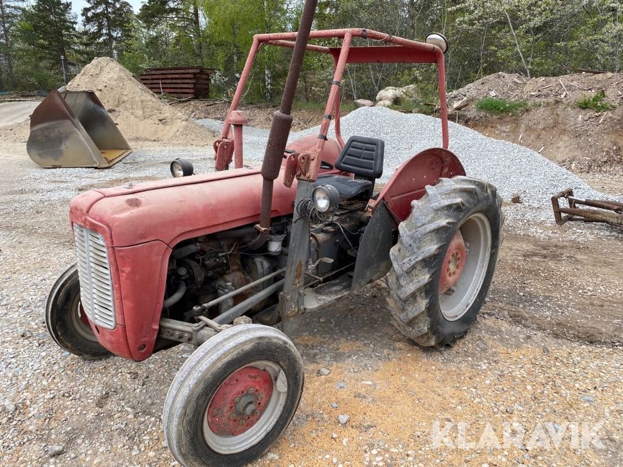 Veterantraktor Massey Ferguson 35 med lastare