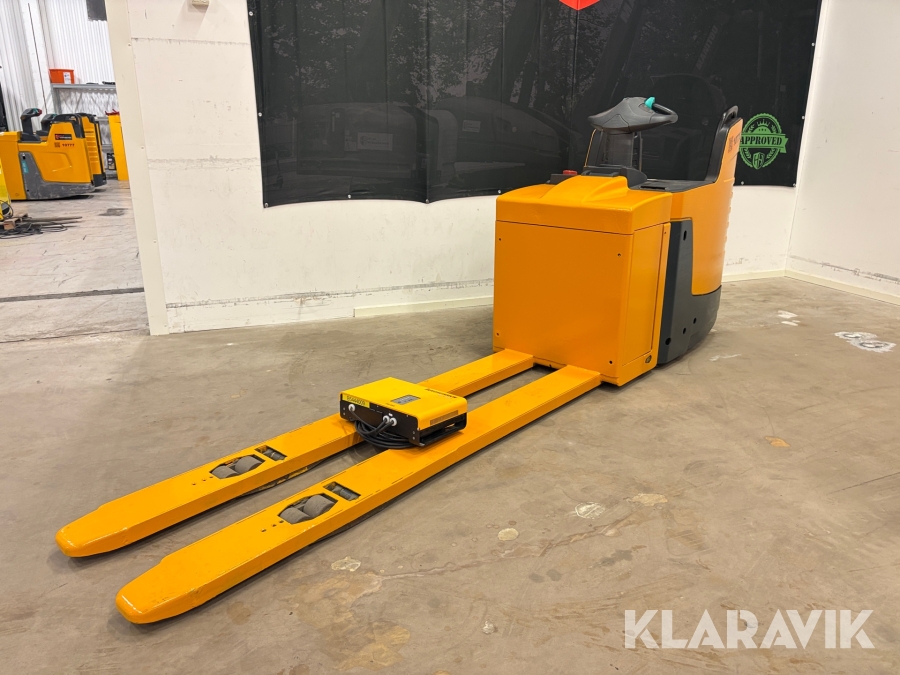 Låglyftare Jungheinrich ERE 225 med 2400 mm gafflar