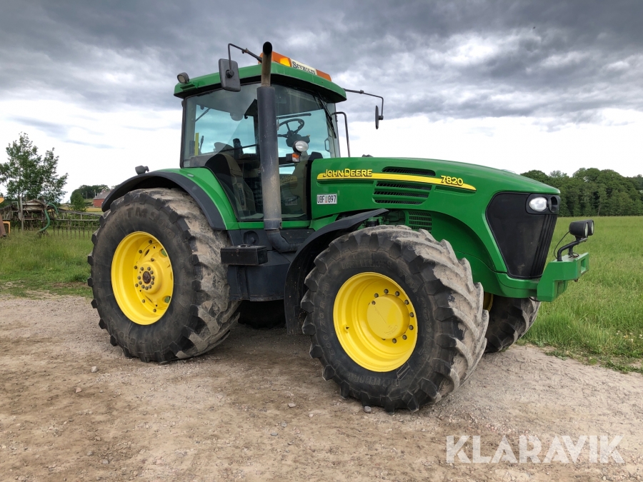 Traktor John Deere 7820 