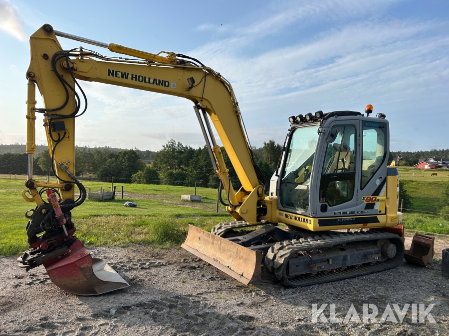 Grävmaskin New Holland E80BMSR-2 med rotator med grip & 4 redskap