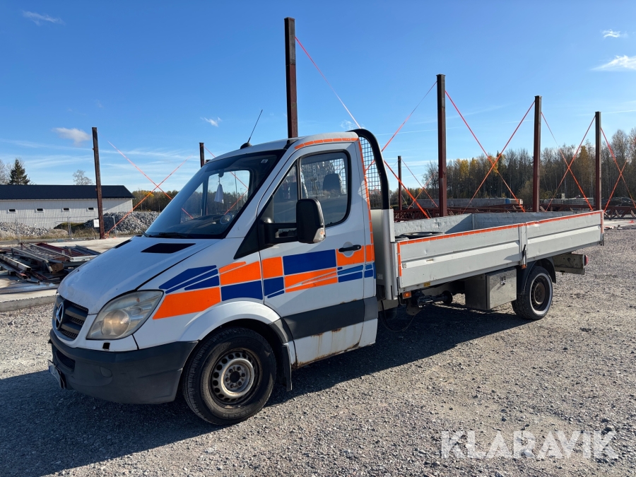 Flakbil Mercedes-Benz Sprinter 315 CDI Enkelhytt med kran  