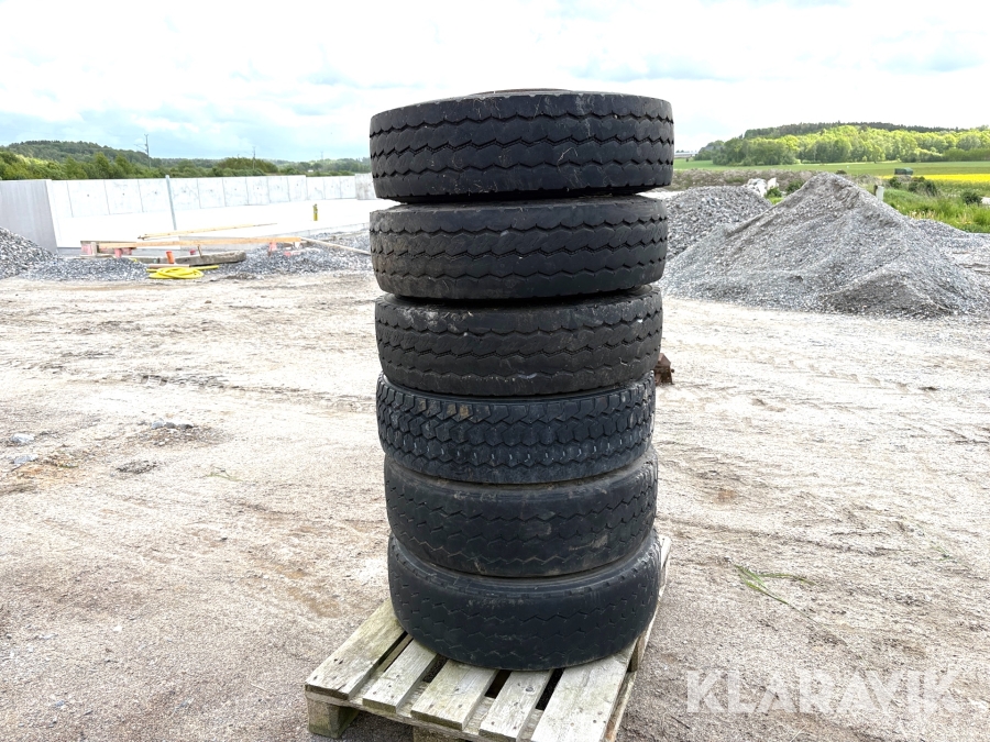 Däck på fälg 265/70R19,5 6st