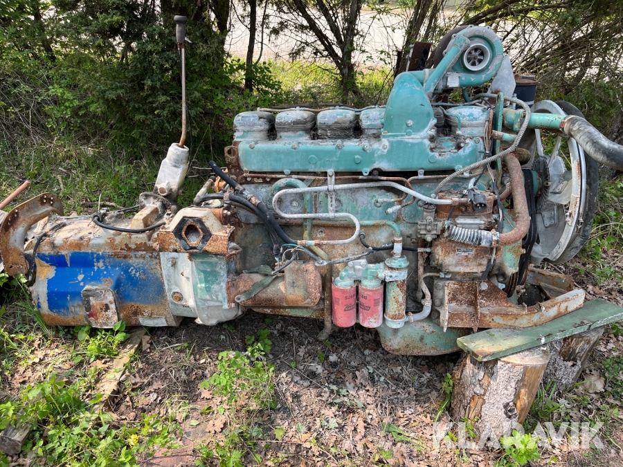 Lastbilsmotor Volvo TD100A med växellåda