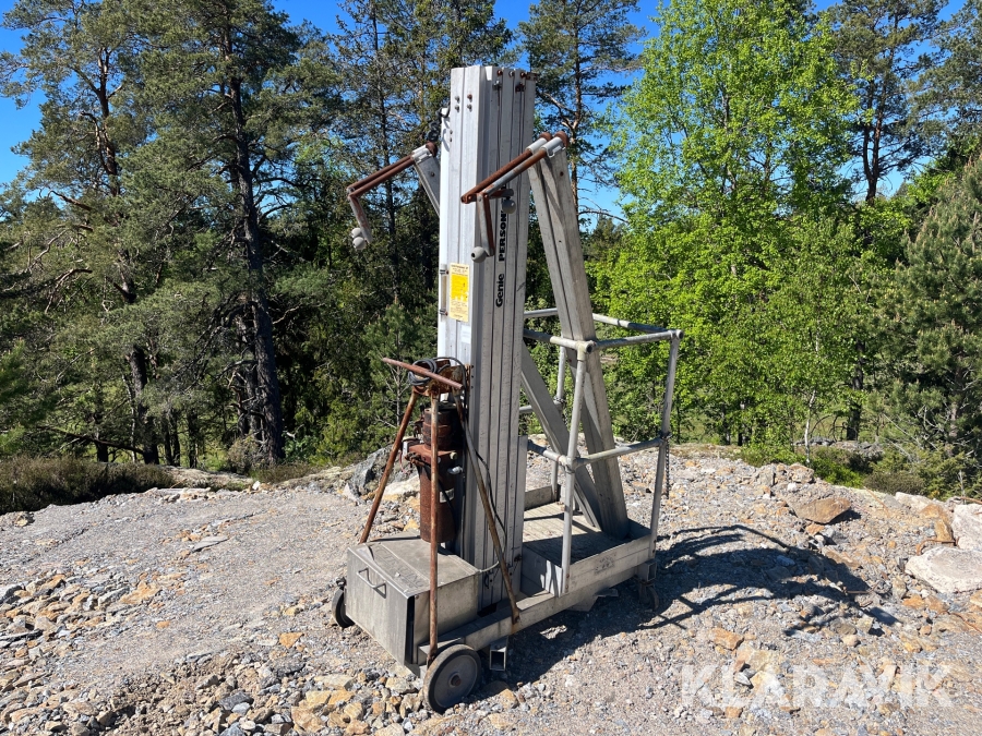 Lift Genie Personnel Lift PL-24PDC