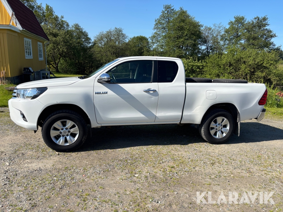 Pickup Toyota Hilux Extra Cab 2.4 AWD Manuell 150hk