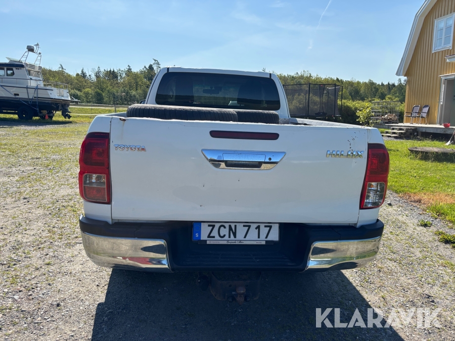 Pickup Toyota Hilux Extra Cab 2.4 AWD Manuell 150hk
