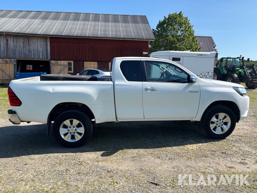 Pickup Toyota Hilux Extra Cab 2.4 AWD Manuell 150hk