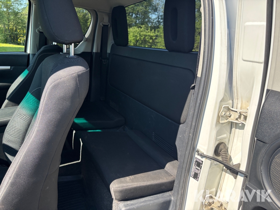 Pickup Toyota Hilux Extra Cab 2.4 AWD Manuell 150hk